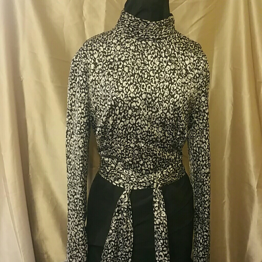 The Suzanne Top, L'Academie